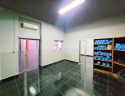 Salón Comercial - miniatura 4